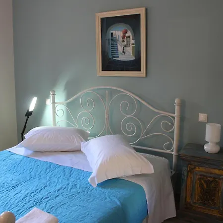 Yellow House Close To The * 알리카나스