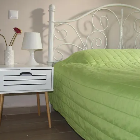 Yellow House Close To The 펜션