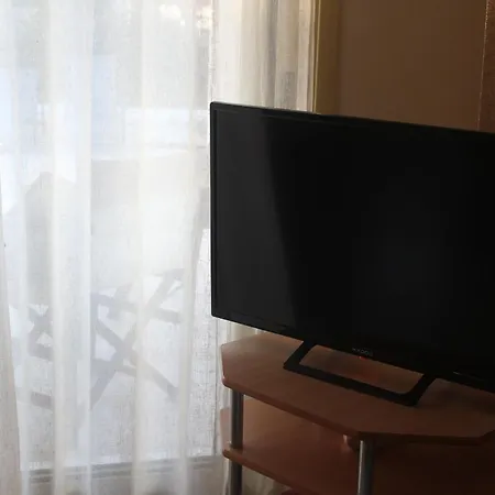 Yellow House Close To The 펜션